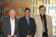 Olympiapark Chef Arno Hartung, Dr.Mostafa El-Ezaby, Replikebnbauer und Künstler, Dr. Wolfgang Wettengel, wiss. Leiter der Ausstellung (©Foto. Marikka-Laila Maisel)